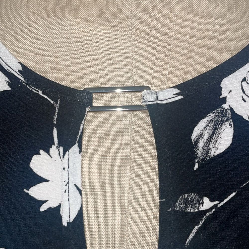 White House Black Market Sleeveless Top Size XS - Picture 3 of 10
